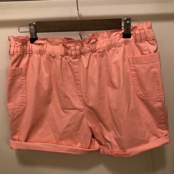 High-wasted peach shorts - Picture 3 of 3